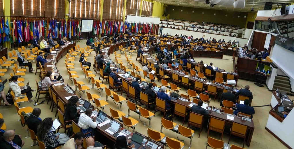 Wide view of the plenary hall during the 31st session